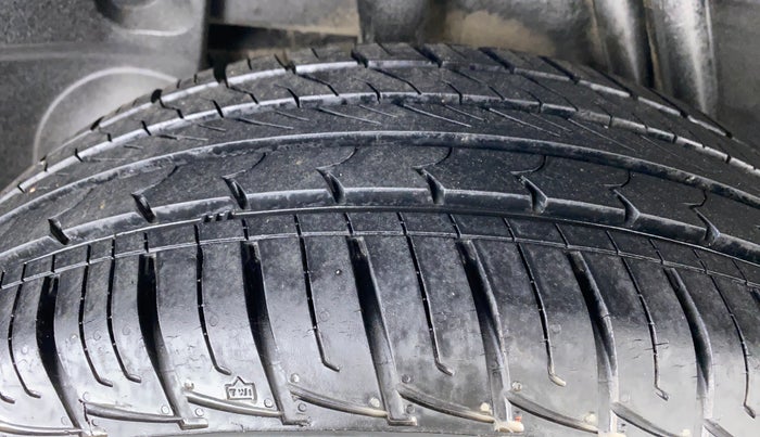2014 Nissan Terrano XL P, Petrol, Manual, 43,435 km, Right Rear Tyre Tread