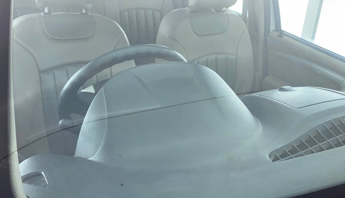 2014 Nissan Terrano XL P, Petrol, Manual, 43,435 km, Front windshield - Minor spot on windshield