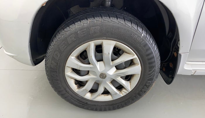 2014 Nissan Terrano XL P, Petrol, Manual, 43,435 km, Left front tyre - Minor crack