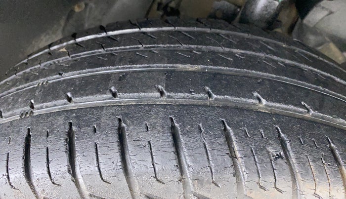 2014 Nissan Terrano XL P, Petrol, Manual, 43,435 km, Right Front Tyre Tread