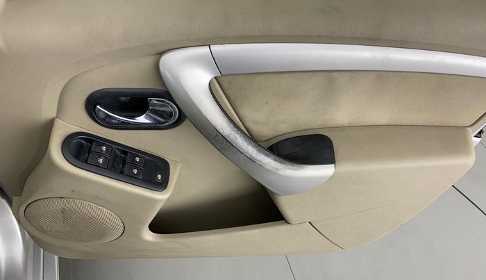 2014 Nissan Terrano XL P, Petrol, Manual, 43,435 km, Driver Side Door Panels Control