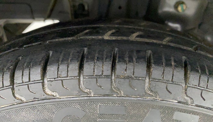 2015 Hyundai Eon ERA PLUS, Petrol, Manual, 32,322 km, Right Rear Tyre Tread