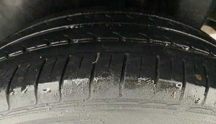 2018 Maruti Ciaz DELTA 1.5 SHVS MT PETROL, Petrol, Manual, 36,472 km, Left Rear Tyre Tread