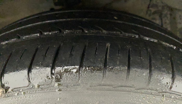 2018 Maruti Ciaz DELTA 1.5 SHVS MT PETROL, Petrol, Manual, 36,472 km, Right Front Tyre Tread