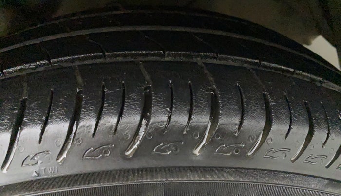 2015 Maruti Ertiga VXI CNG, CNG, Manual, 67,478 km, Left Rear Tyre Tread