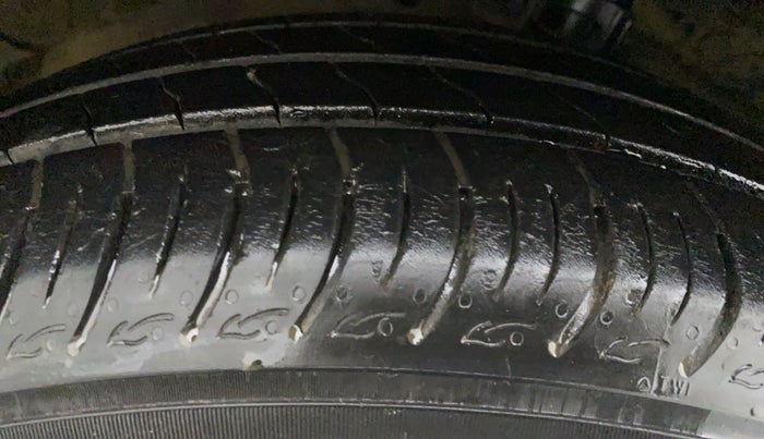 2015 Maruti Ertiga VXI CNG, CNG, Manual, 67,478 km, Right Rear Tyre Tread