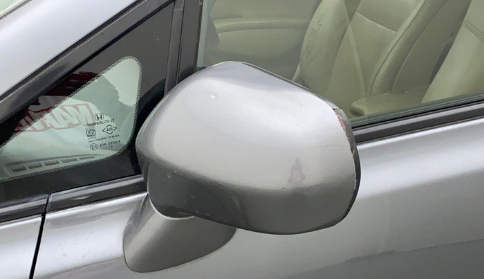 2010 Honda Civic 1.8L I-VTEC V AT, Petrol, Automatic, 1,14,075 km, Left rear-view mirror - Cover has minor damage