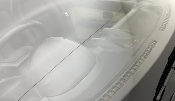 2011 Hyundai Santro Xing GLS, Petrol, Manual, 56,061 km, Front windshield - Minor spot on windshield