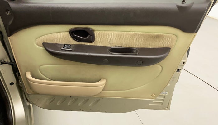 2011 Hyundai Santro Xing GLS, Petrol, Manual, 56,061 km, Driver Side Door Panels Control