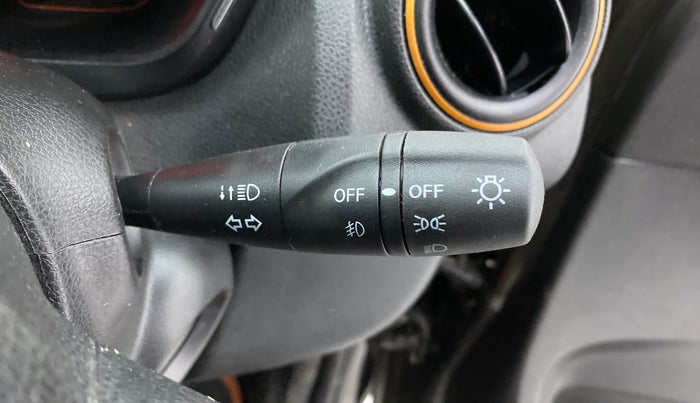 2018 Renault Kwid CLIMBER 1.0 AMT, Petrol, Automatic, 22,263 km, Combination switch - Fog Light Switch is not working
