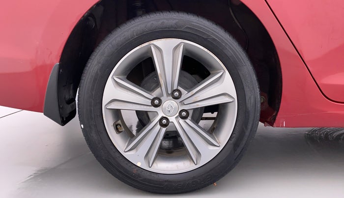 2018 Hyundai Verna 1.6 CRDI SX + AT, Diesel, Automatic, 58,237 km, Right Rear Wheel