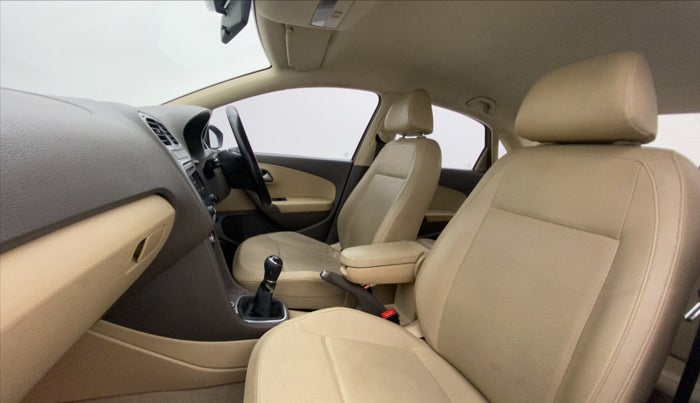 2015 Volkswagen Vento HIGHLINE 1.6 MPI, Petrol, Manual, 71,902 km, Right Side Front Door Cabin