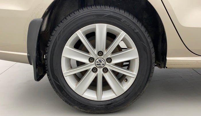 2015 Volkswagen Vento HIGHLINE 1.6 MPI, Petrol, Manual, 71,902 km, Right Rear Wheel