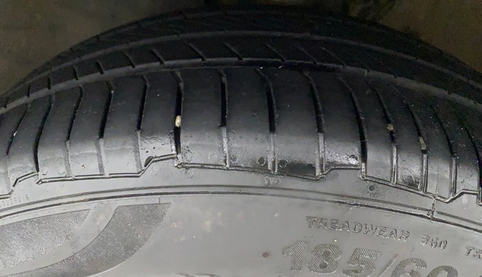 2015 Volkswagen Vento HIGHLINE 1.6 MPI, Petrol, Manual, 71,902 km, Left Front Tyre Tread