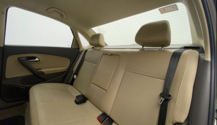 2015 Volkswagen Vento HIGHLINE 1.6 MPI, Petrol, Manual, 71,902 km, Right Side Rear Door Cabin