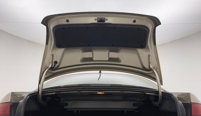 2015 Volkswagen Vento HIGHLINE 1.6 MPI, Petrol, Manual, 71,902 km, Boot Door Open