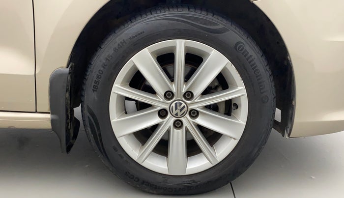 2015 Volkswagen Vento HIGHLINE 1.6 MPI, Petrol, Manual, 71,902 km, Right Front Wheel