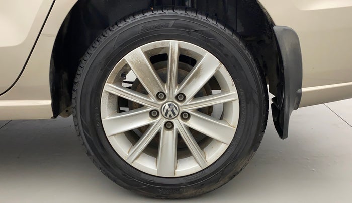 2015 Volkswagen Vento HIGHLINE 1.6 MPI, Petrol, Manual, 71,902 km, Left Rear Wheel