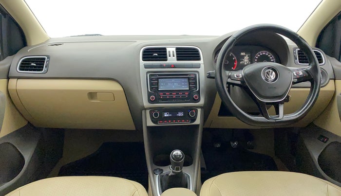 2015 Volkswagen Vento HIGHLINE 1.6 MPI, Petrol, Manual, 71,902 km, Dashboard