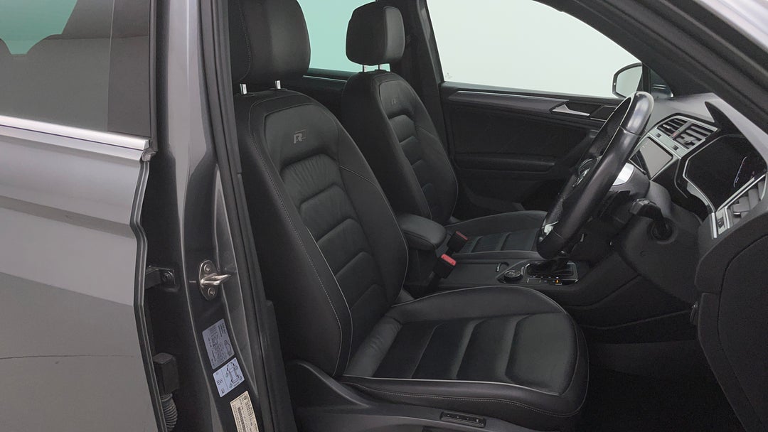2018 Volkswagen Tiguan 162 Tsi Highline, Automatic, 111026 km, Right Side Front Door Cabin View