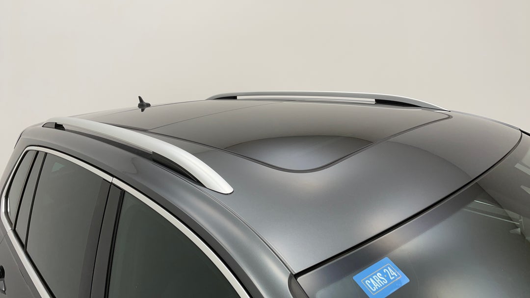 2018 Volkswagen Tiguan 162 Tsi Highline, Automatic, 111026 km, Roof/Sunroof View