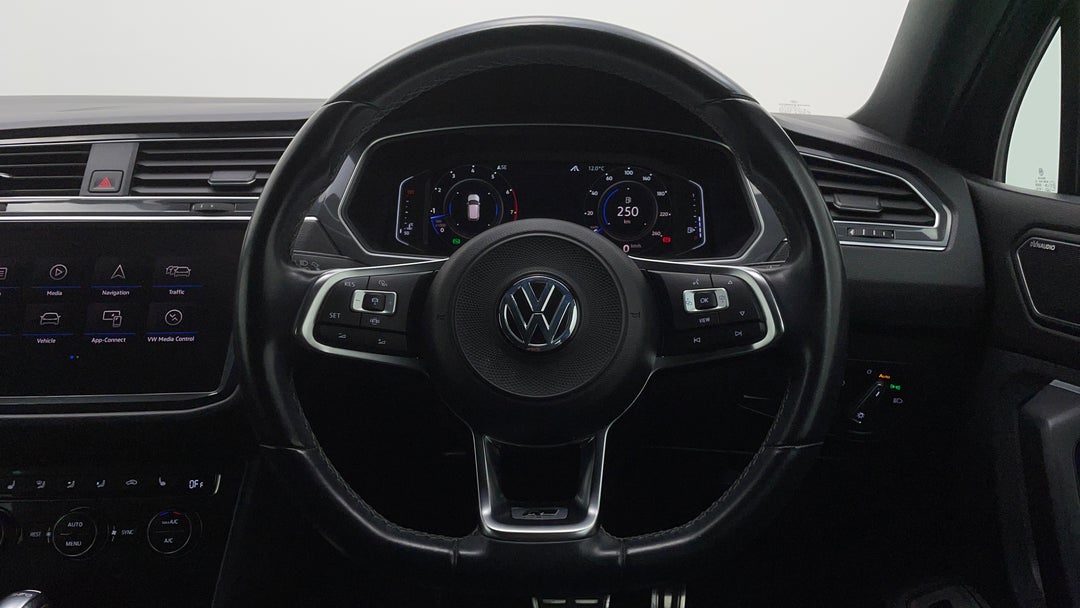 2018 Volkswagen Tiguan 162 Tsi Highline, Automatic, 111026 km, Steering Wheel Close-up