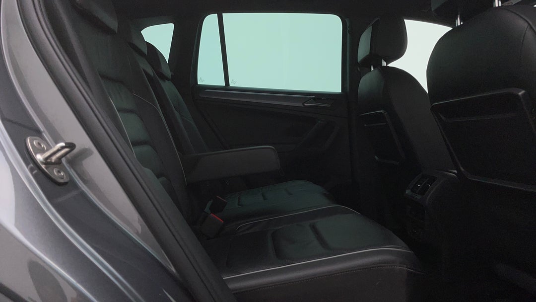 2018 Volkswagen Tiguan 162 Tsi Highline, Automatic, 111026 km, Right Side Rear Door Cabin View