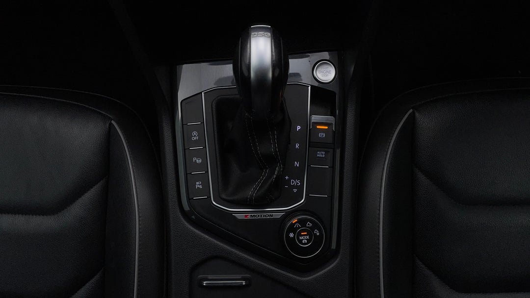 2018 Volkswagen Tiguan 162 Tsi Highline, Automatic, 111026 km, Gear Lever 