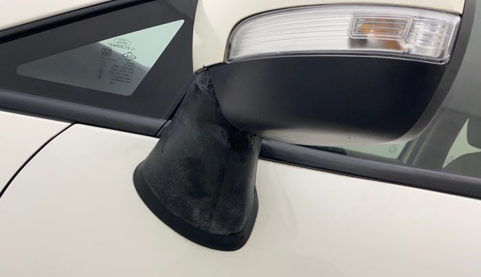 2015 Ford Ecosport TITANIUM 1.5L PETROL AT, Petrol, Automatic, 86,975 km, Left rear-view mirror - Cover has minor damage