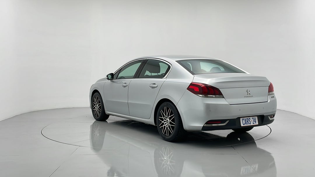 Left Back Diagonal (45- Degree) View