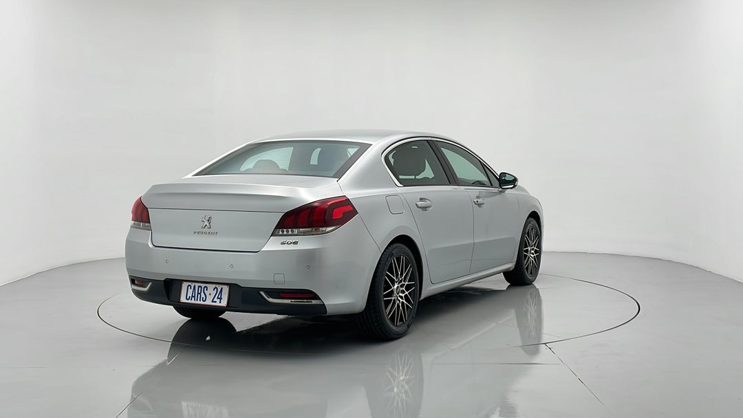 Right Back Diagonal (45- Degree) View