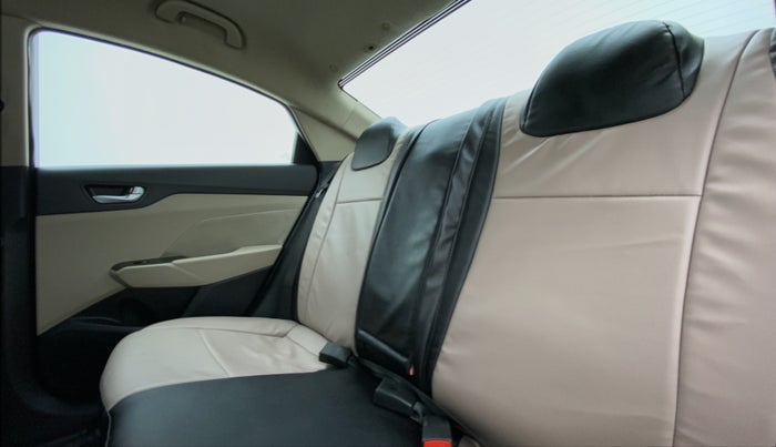 2018 Hyundai Verna 1.6 CRDI SX, Diesel, Manual, 94,772 km, Right Side Rear Door Cabin