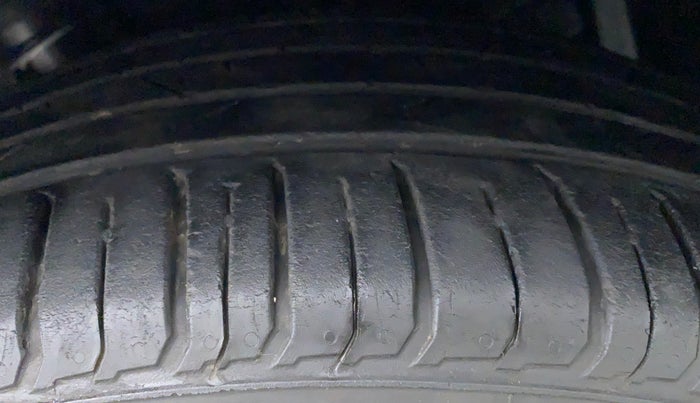 2017 Maruti S Cross SIGMA 1.3, Diesel, Manual, 86,702 km, Right Front Tyre Tread