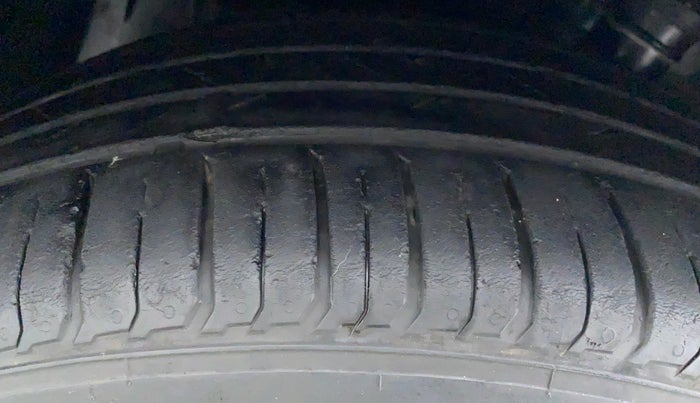 2017 Maruti S Cross SIGMA 1.3, Diesel, Manual, 86,702 km, Right Rear Tyre Tread