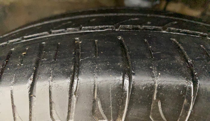 2012 Maruti Wagon R 1.0 VXI, Petrol, Manual, 82,299 km, Left Front Tyre Tread
