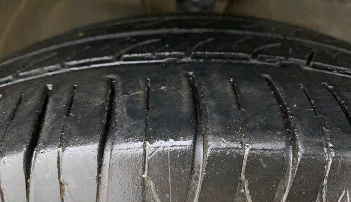 2012 Maruti Wagon R 1.0 VXI, Petrol, Manual, 82,299 km, Right Front Tyre Tread