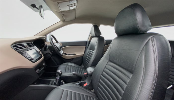 2016 Hyundai Elite i20 ASTA 1.4 CRDI, Diesel, Manual, 1,19,203 km, Right Side Front Door Cabin