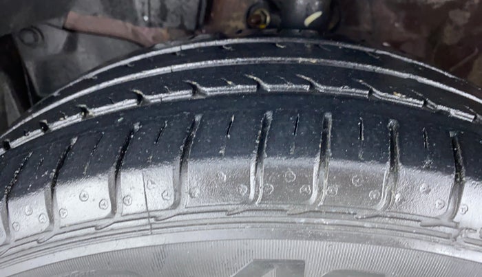 2017 Honda City V MT PETROL, Petrol, Manual, 26,466 km, Left Front Tyre Tread