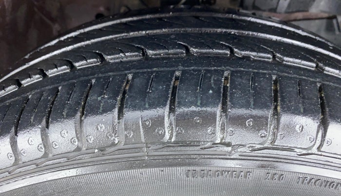 2017 Honda City V MT PETROL, Petrol, Manual, 26,466 km, Right Front Tyre Tread