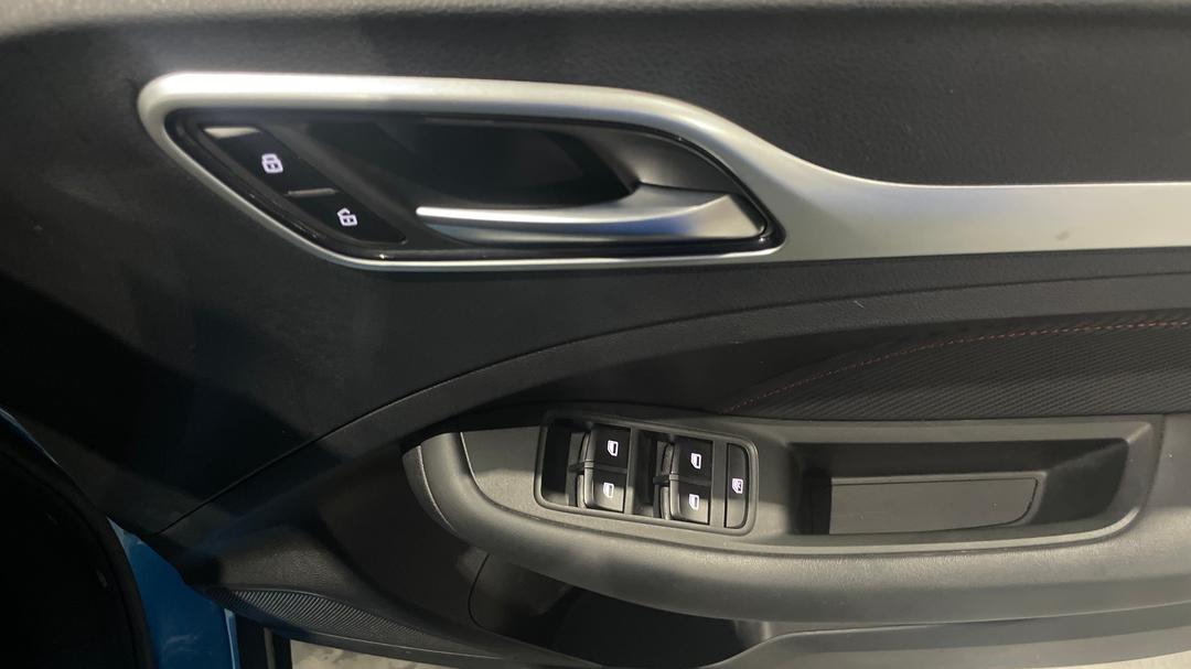 2020 MG Zst Excite, Automatic, 16619 km, Drivers Side Door Panel Controls