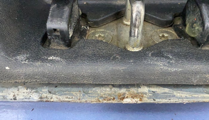 2014 Hyundai i20 ASTA 1.2, Petrol, Manual, 1,15,065 km, Dicky (Boot door) - Minor rust Inside Panel