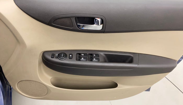 2014 Hyundai i20 ASTA 1.2, Petrol, Manual, 1,15,065 km, Driver Side Door Panels Control