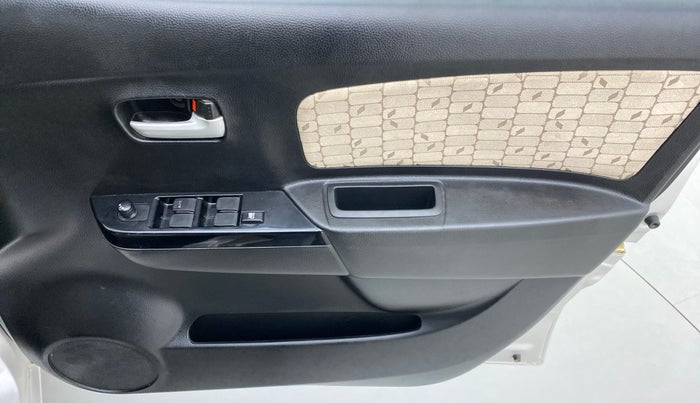 2018 Maruti Wagon R 1.0 VXI, Petrol, Manual, 39,669 km, Driver Side Door Panels Control