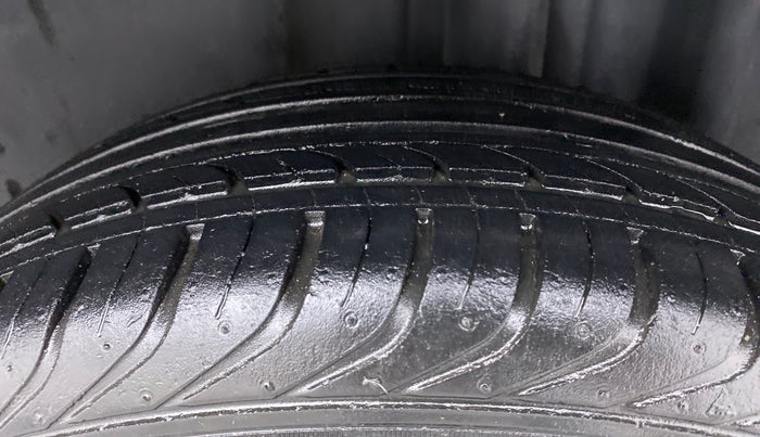 2015 Skoda Rapid ELEGANCE 1.6 MPFI MT, Petrol, Manual, 39,554 km, Left Rear Tyre Tread