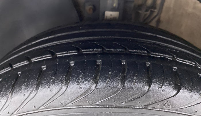 2015 Skoda Rapid ELEGANCE 1.6 MPFI MT, Petrol, Manual, 39,554 km, Left Front Tyre Tread