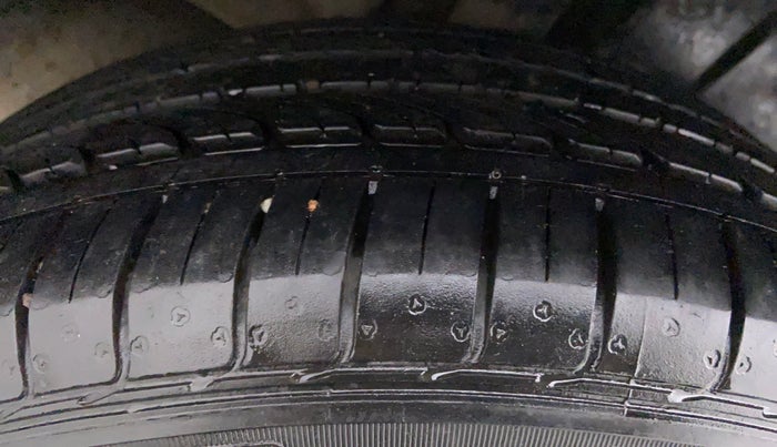 2018 Maruti Ciaz ALPHA 1.4 VVT AMT, Petrol, Automatic, 16,986 km, Right Rear Tyre Tread