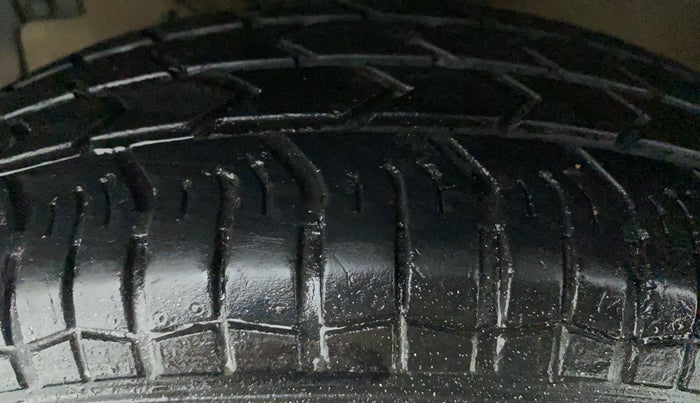 2014 Maruti Swift VDI, Diesel, Manual, 62,238 km, Left Front Tyre Tread