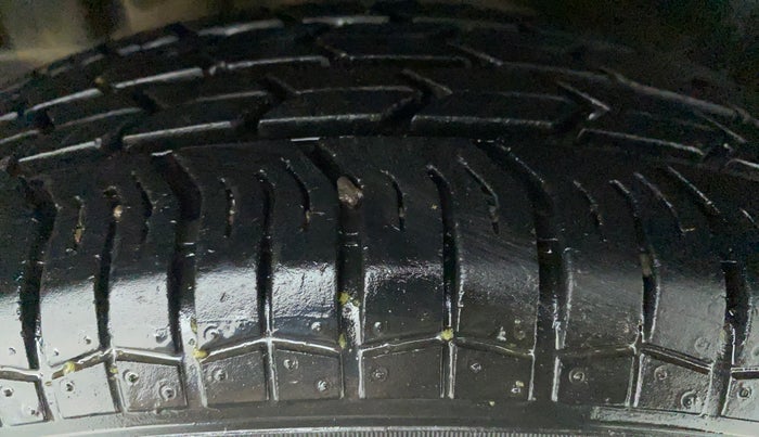 2014 Maruti Swift VDI, Diesel, Manual, 62,238 km, Right Rear Tyre Tread
