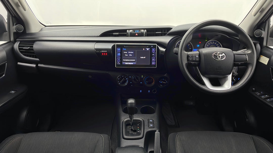 2016 Toyota Hilux Sr (4x4), Automatic, 90408 km, Dashboard View