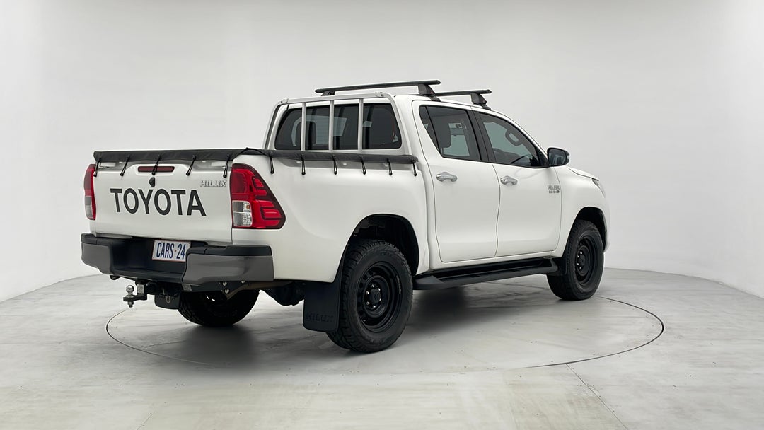 2016 Toyota Hilux Sr (4x4), Automatic, 90408 km, Right Back Diagonal (45- Degree) View
